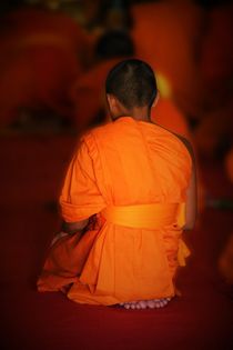 meditating boy monk, Mönchsjunge meditiert, Laos, Luang Prabang by Peter Holle