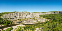 Blick auf den Fluss Ardèche im Süden Frankreichs in dem Départment Ardèche 2 von Thomas Klee