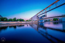 Spiegelung der Marie-Elisabeth-Lüdders Brücke by Oliver Hey