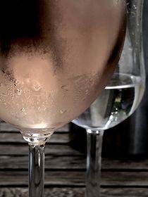 Wasser versus Wein. von Stefan Wiesner
