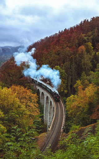 Steam-train-on-zampach-viaduct-czech-republic