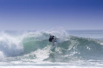 Surfer in den größten Wellen der Welt by Marcel Lorenz