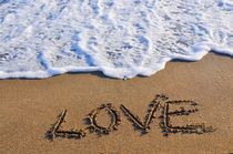 Love in den Sand geschrieben by Ioana Hraball