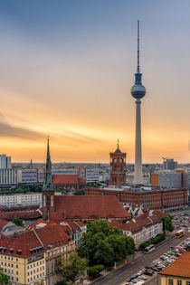 Blick über die Berliner City mit Fersehturm und Sonnenuntergang by David Mrosek