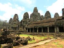 Königreich Kambodscha und Angkor Wat - The Bayon by Mellieha Zacharias