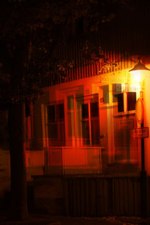 Nachts an einer Hausecke  von Bastian  Kienitz