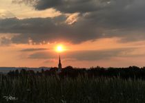 "Abendsonne über dem Kirchturm" von photopoet-wolfram