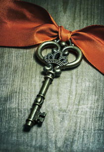 Ornamented key with red ribbon by Jarek Blaminsky