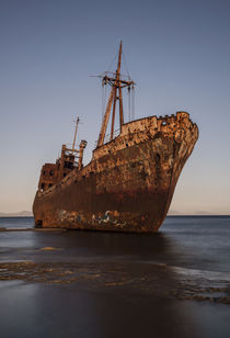 An old ship wreck in Gythio by Jarek Blaminsky