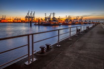 Das letzte Licht an der Hafenkante by photobiahamburg