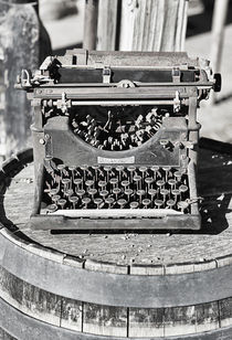 Old Typewriter by Elisabeth  Lucas