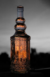 Sunset in a Bottle von Elisabeth  Lucas