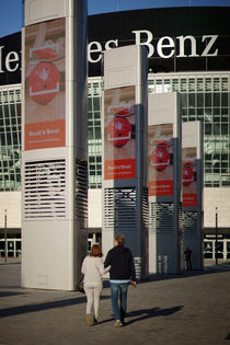 An der Mercedes-Benz-Arena by Bastian  Kienitz