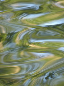 blurred water reflection in green and blue - PHOTOSCHNIGG_ID: 391D36E27D6AA92 von photoschnigg