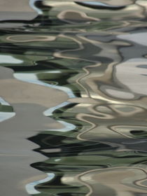 blurred water reflection in grey and green - PHOTOSCHNIGG_ID: B157C9F7136312 von photoschnigg