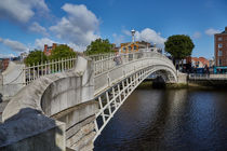 Brücke über den Fluss Liffey in Dublin by Willi Bido