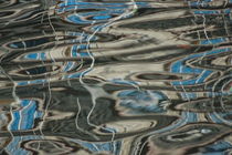 blurred water reflection in grey and bright blue - PHOTOSCHNIGG_ID: 94819694CF85422 von photoschnigg