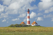 Westerhever Leuchtturm mit Schäfchenwolken von Olaf Schulz