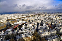 Pariser Altstadt von dem Eiffelturm aus gesehen, Turmperspektive, mit dem Turmschatten von ivica-troskot