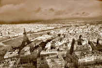 Paris vom Eiffelturm aus, mit dem Turmschatten by ivica-troskot