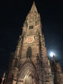 Freiburger Münster an Heilig Abend by lisa-melsio