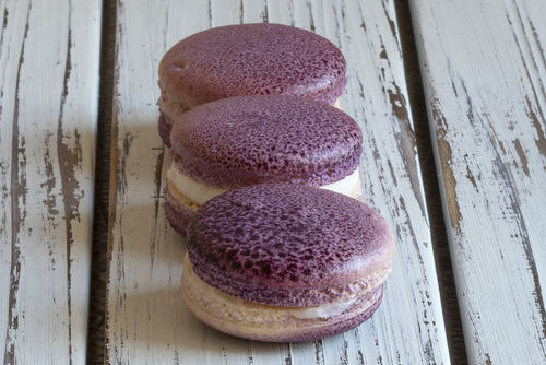 Lavender-macarons-in-a-row
