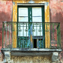 Geheimnisvolle, verlassene Sizilianische Fassade in Calatabiano by captainsilva