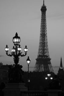 Night in Paris von Kamala Bright