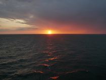 sunset at the sea von Frederik Moeckel