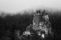 Burg Eltz in b&w von scphoto