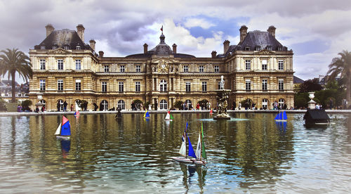 Luxembourg-palace-gardens-2