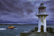Maritime harbour lighthouse by Steve Mantell