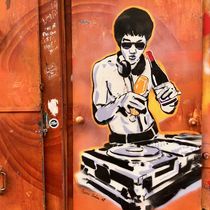Paris Street Art - DJ by Simone Wilczek