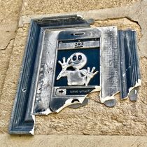 Paris Street Art - Save Urself von Simone Wilczek