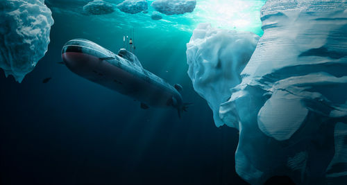 Submarine-dives-under-the-ice