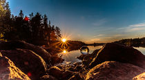 Traumhafter Sonnenuntergang an einem schwedischen See von Margit Kluthke