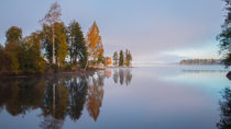 Morgennebel an einem schwedischen See  von Margit Kluthke