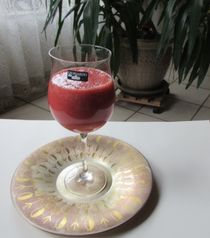 Fruchtcocktail - Fotografie - spritzig - perlend - farbenfroh von Heide Pfannenschwarz