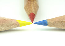 gelber, blauer und roter Buntstift by koroland