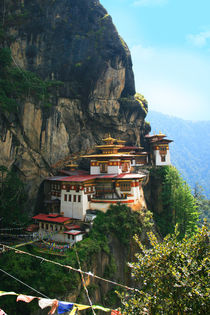 Kloster Tigernest bei Paro in Bhutan, Himalaya by Peter Holle