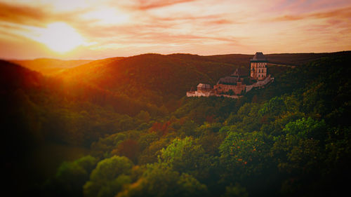Karlstejn-castle-at-sunset-1