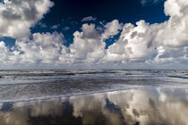 'Wolkenspiegelung am Strand' von Stephan Zaun