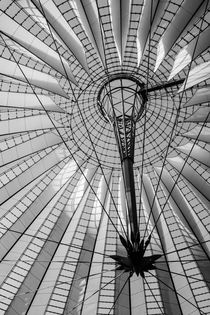Sony Center Berlin, Potsdamer Platz, schwarz-weiß von Astrid Steffens