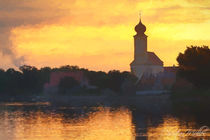 Sonnenaufgang mit kleiner Kirche am See by Christian Mueller