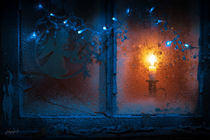 Ein warmes Licht in der Kälte by fb-fine-art-prints