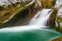 Eisiger Wasserfall im Winter von mindscapephotos