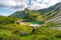 Wunderschöner Bergsee im Tannheimer Tal von mindscapephotos