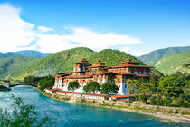 Buddhistische Klosterfestung "Punaka Dzong" im Königreich Buthan im hohen Himalaya, Asien  von Peter Holle