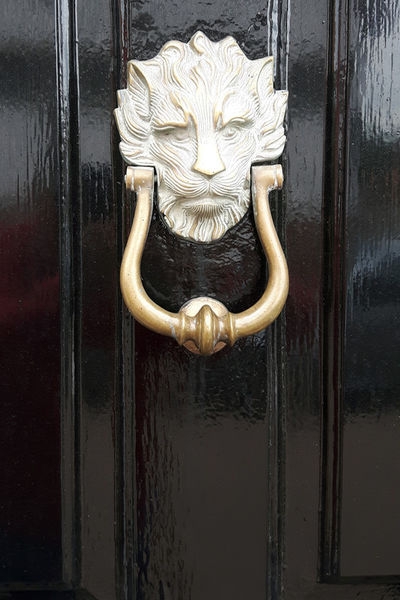Door-knocker-at-lavenham-suffolk-england-01