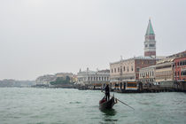 Gondel vor dem Markusplatz in Venedig von Rico Ködder